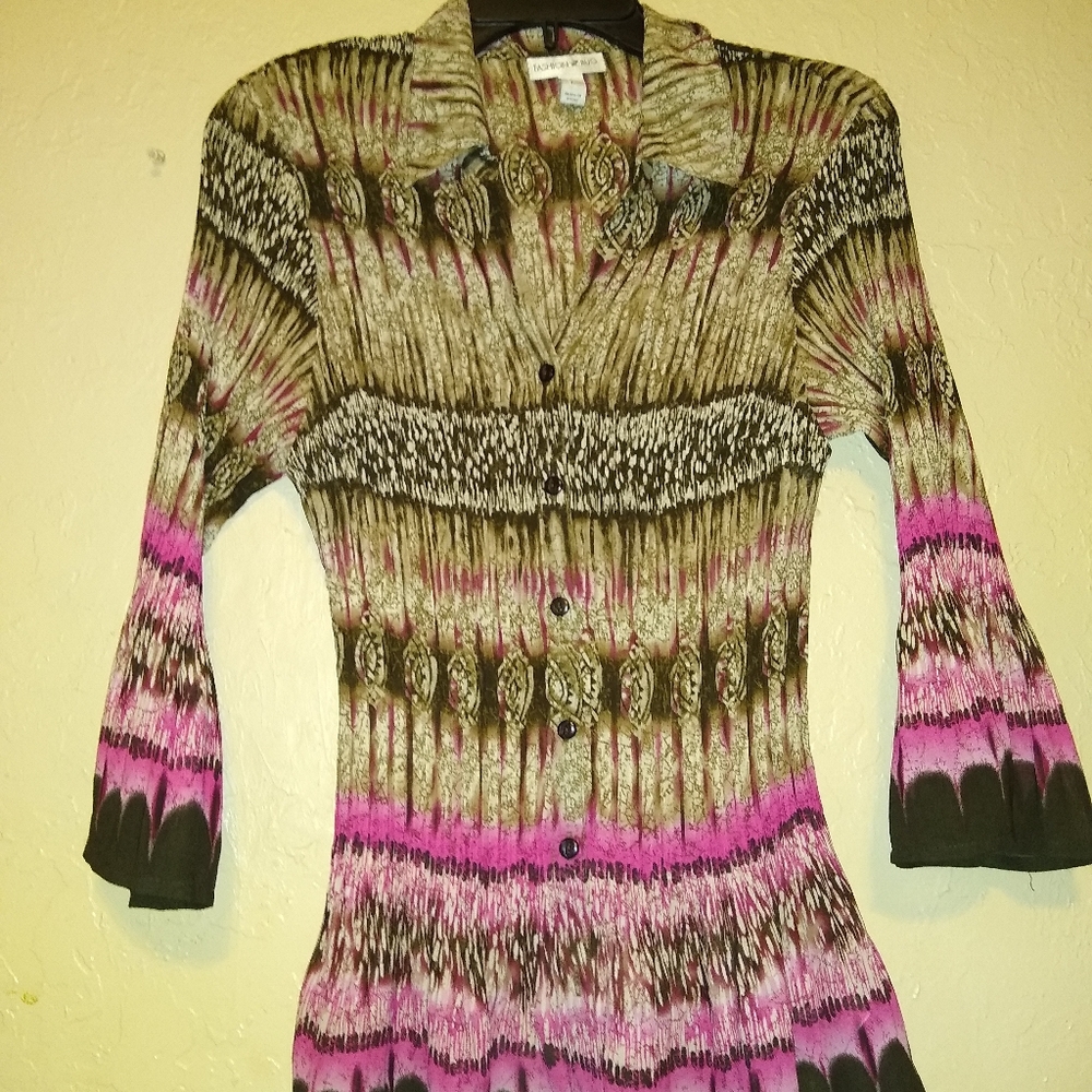 Adorable ruched, slimming lightweight top